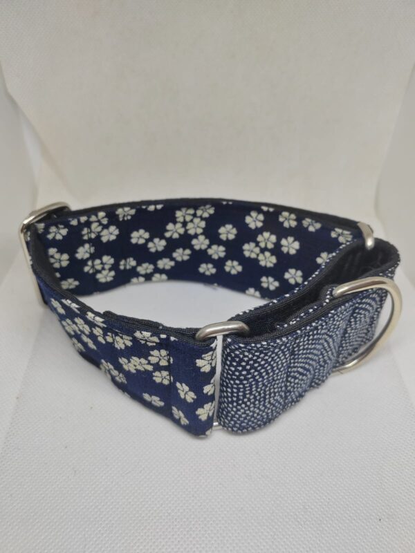 Collar Martingale Combinado "Flores y lunares" azul marino